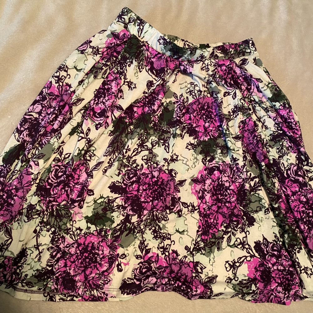 Purple Floral Lularoe Madison skirt w/ pockets size small